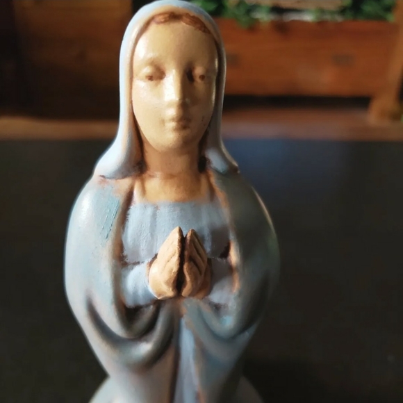Vintage Mother Mary Nativity Figurine - Picture 2 of 5